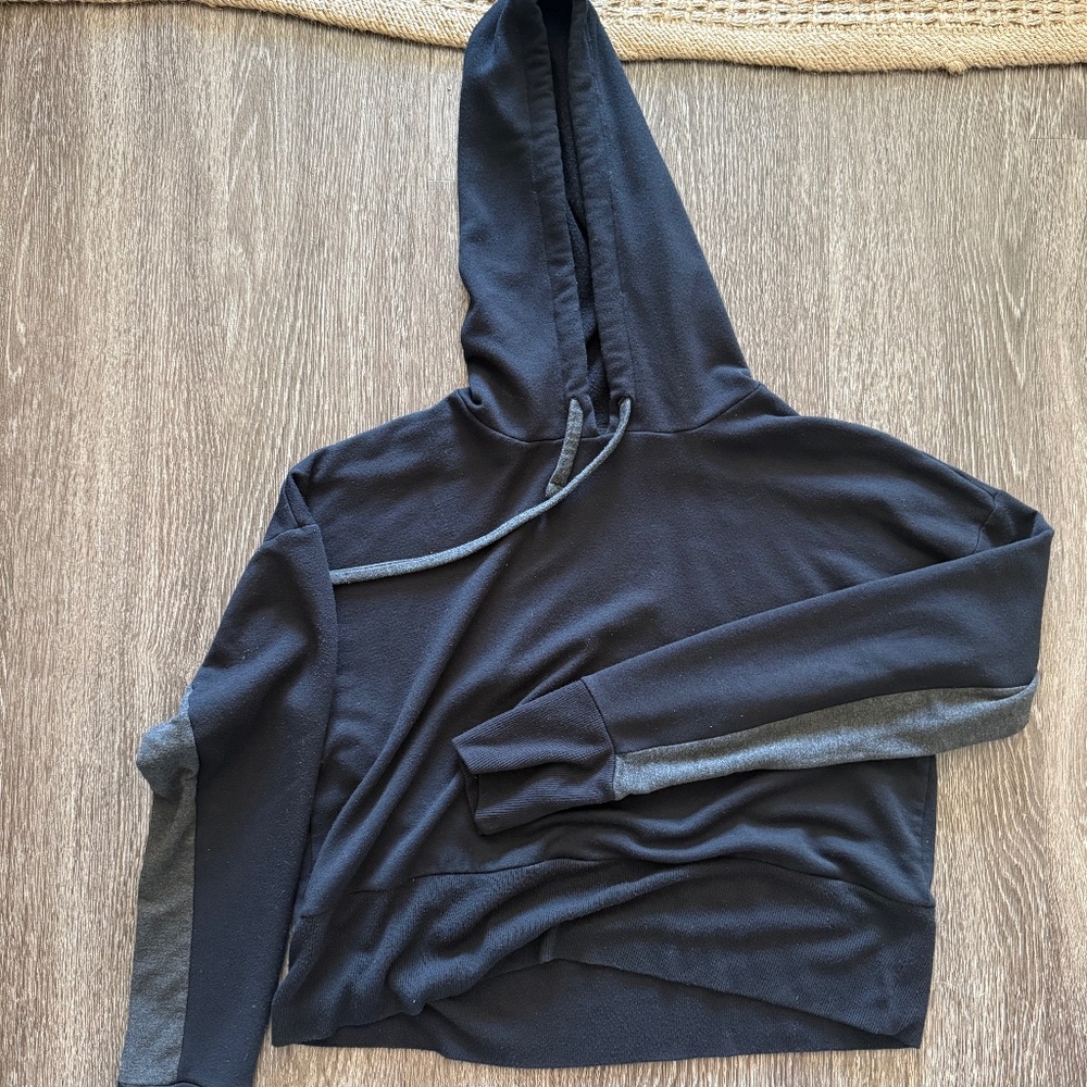 Beyond Yoga black sweatshirt